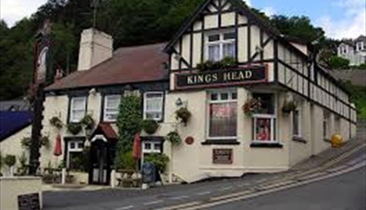 Bodlondeb Castle Bed & Breakfast { Central Llandudno} 外观 照片