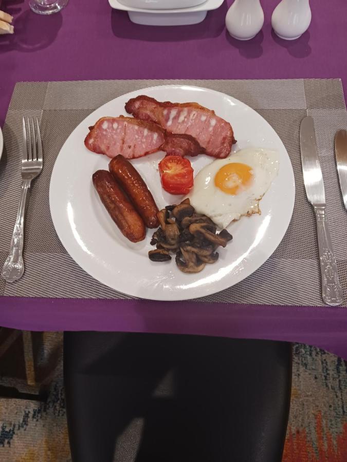 Bodlondeb Castle Bed & Breakfast { Central Llandudno} 外观 照片