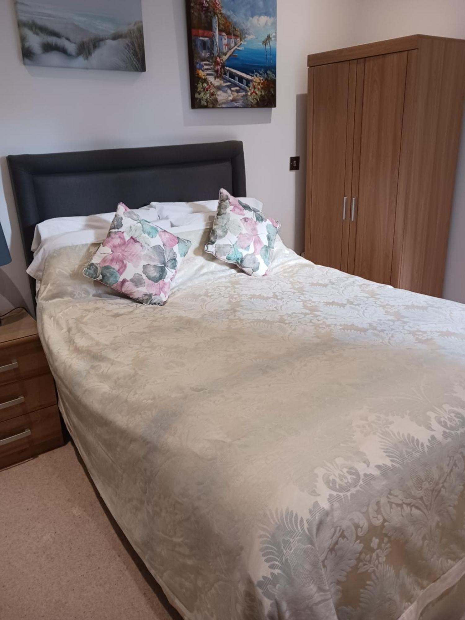 Bodlondeb Castle Bed & Breakfast { Central Llandudno} 外观 照片
