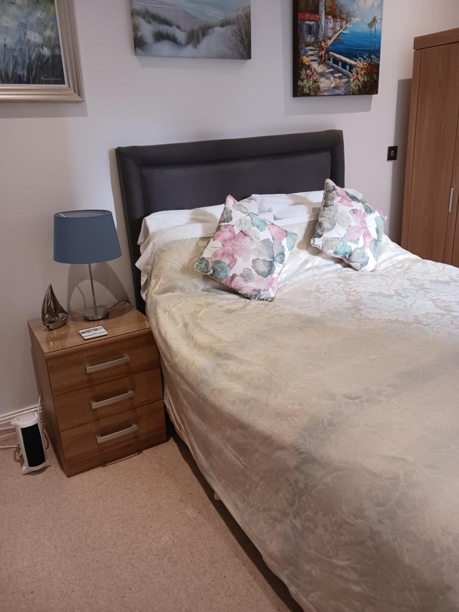 Bodlondeb Castle Bed & Breakfast { Central Llandudno} 外观 照片